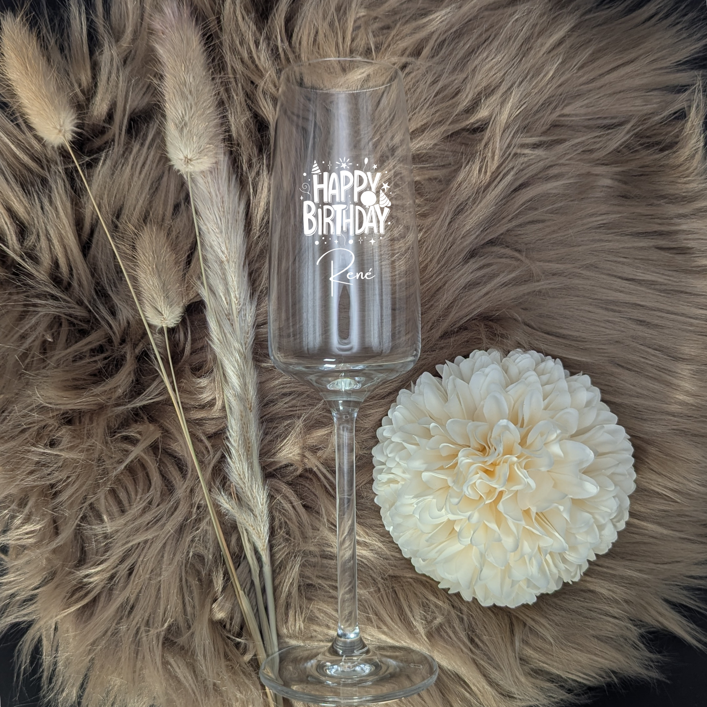 Geburtstags-Sektglas mit Gravur – Happy Birthday Design mit Name
