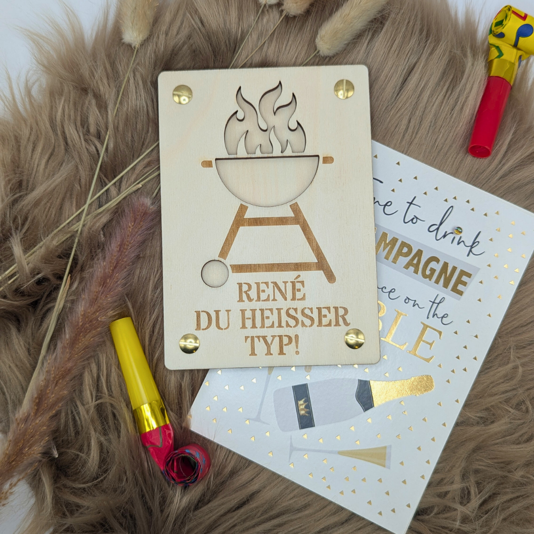 Personalisierte Grillkarte aus Holz – „Du heißer Typ!“ – Geldgeschenk für Männer, Grillfans, Vatertag oder Geburtstag